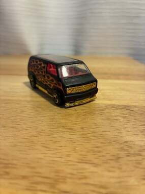Hot Wheels 2011 Heat Fleet Custom '77 Dodge Van Black with Flames